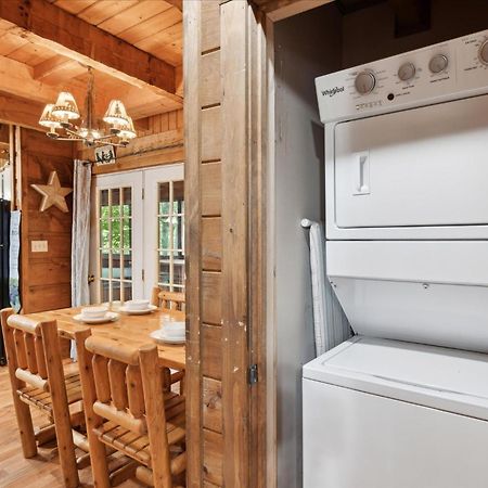 A Charming Cabin, Pool, Firepit, Hot Tub-Jacuzzi 개틀린버그 외부 사진