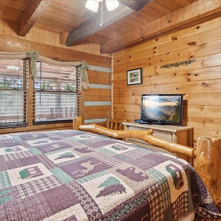 A Charming Cabin, Pool, Firepit, Hot Tub-Jacuzzi 개틀린버그 외부 사진