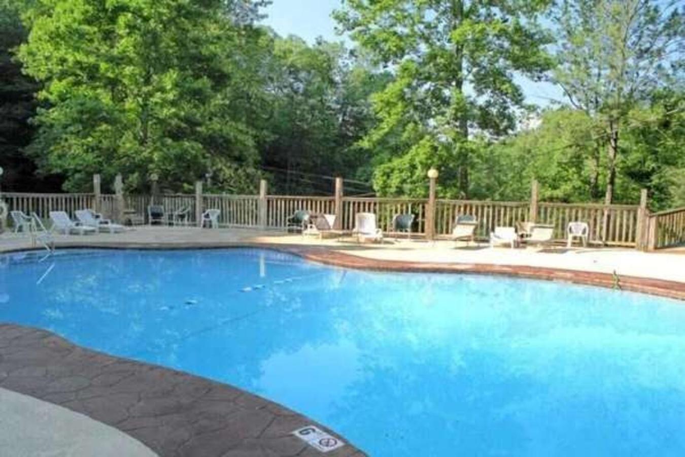A Charming Cabin, Pool, Firepit, Hot Tub-Jacuzzi 개틀린버그 외부 사진