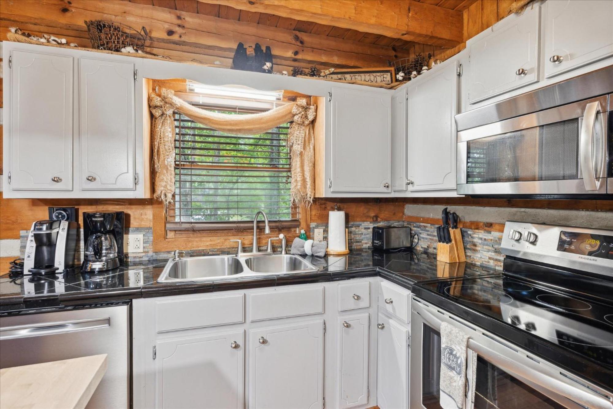 A Charming Cabin, Pool, Firepit, Hot Tub-Jacuzzi 개틀린버그 외부 사진
