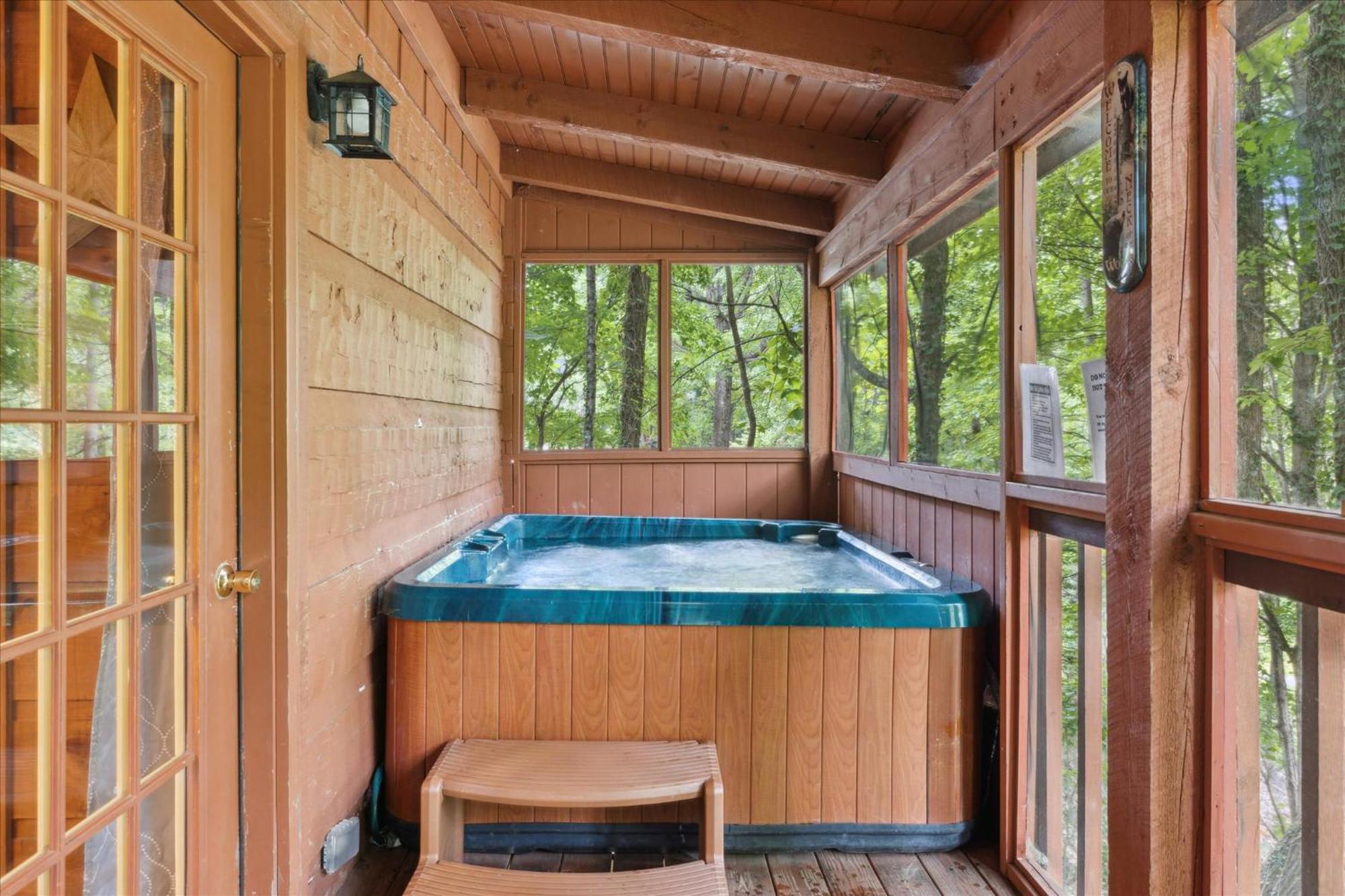 A Charming Cabin, Pool, Firepit, Hot Tub-Jacuzzi 개틀린버그 외부 사진