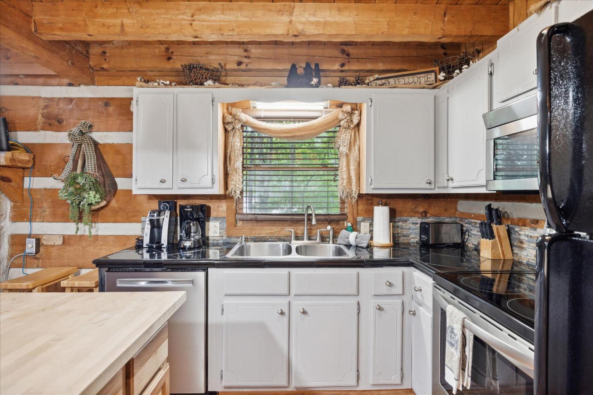 A Charming Cabin, Pool, Firepit, Hot Tub-Jacuzzi 개틀린버그 외부 사진